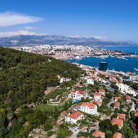 Sleeps 10 Pool Air Con Wifi * Split
