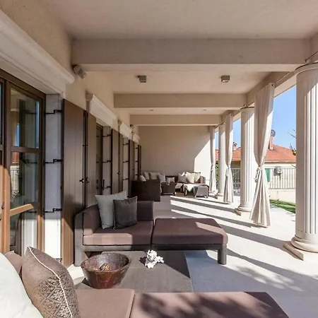 Sleeps 10 Pool Air Con Wifi فيلة *
