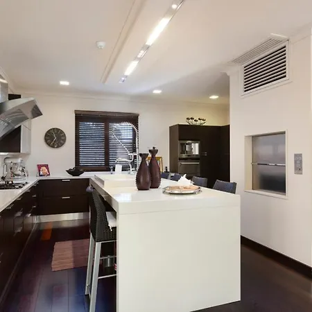 Sleeps 10 Pool Air Con Wifi * سبليت