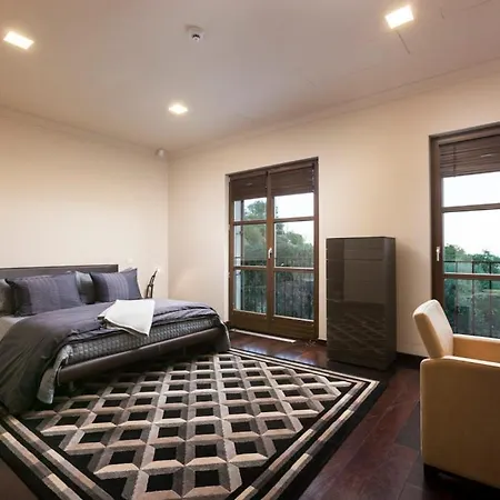 Sleeps 10 Pool Air Con Wifi سبليت